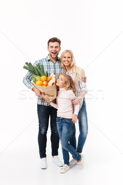 Porträt heiter Familie halten Papier Stock foto © deandrobot