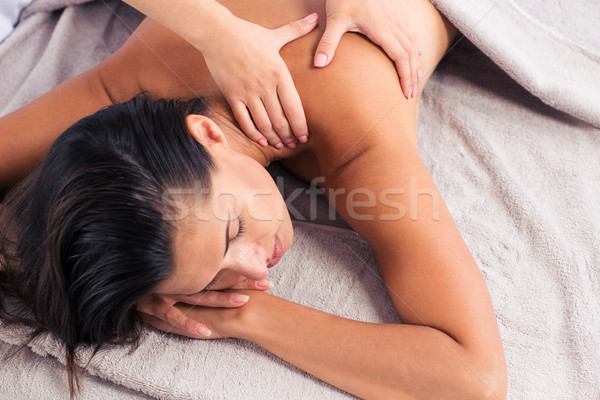 Maseur masaj femeie corp spa salon Imagine de stoc © deandrobot