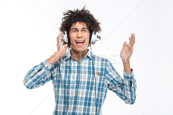 非洲人 美國人 男子 捲髮 聽 音樂 商業照片 © deandrobot