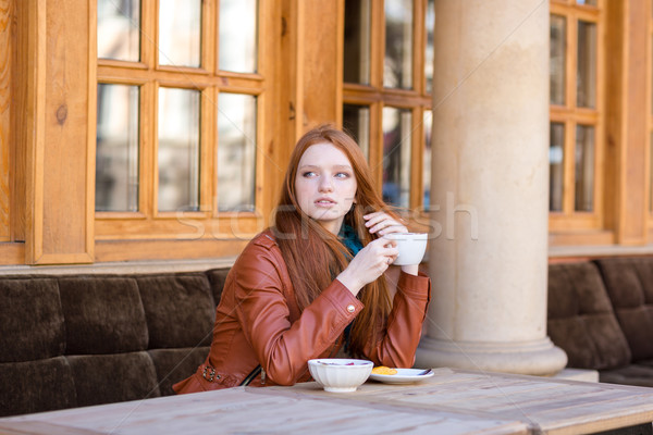 Stockfoto: Jonge · dame · drinken · koffie · straat · cafe