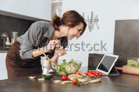 Stockfoto: Mooie · vrouw · naar · tablet · koken · foto · jonge