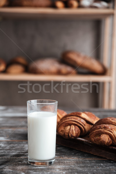 Stockfoto: Croissants · donkere · houten · tafel · afbeelding · melk · bakkerij