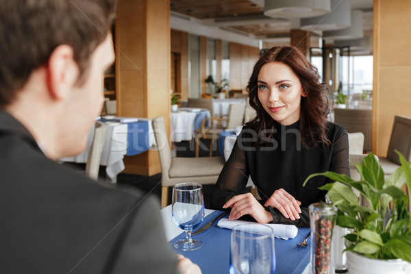 Stockfoto: Foto · Maakt · een · reservekopie · man · vrouw · restaurant · vergadering