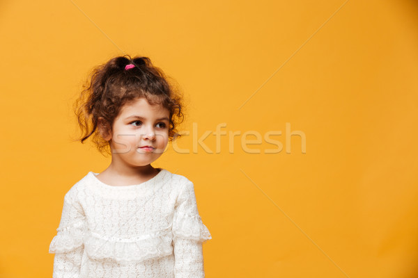 Bonitinho little girl criança em pé isolado foto Foto stock © deandrobot