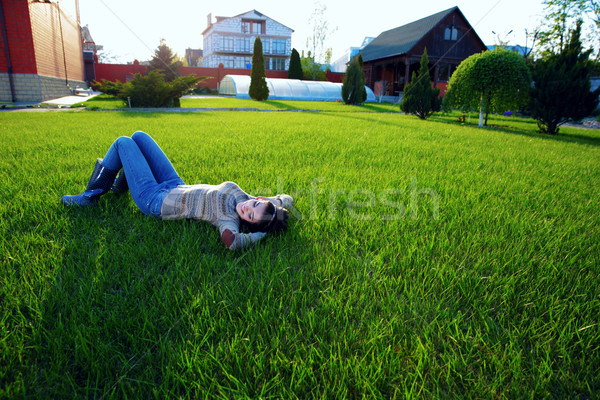портрет счастливым женщину зеленая трава девушки трава Сток-фото © deandrobot