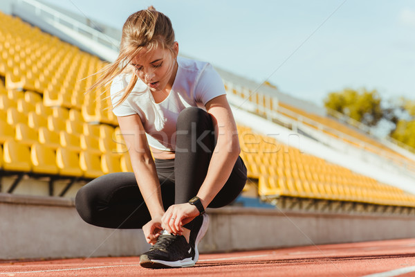 Fitnessz nő nyakkendő cipőfűző portré szabadtér stadion Stock fotó © deandrobot