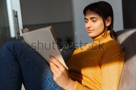 Stockfoto: Gelukkig · zakenvrouw · computer · bed · hotel