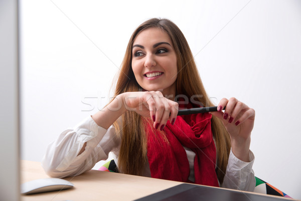 Portret uśmiechnięta kobieta igła działalności komputera Zdjęcia stock © deandrobot