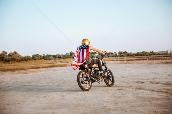 Hombre dorado casco bandera de Estados Unidos conducción motocicleta Foto stock © deandrobot