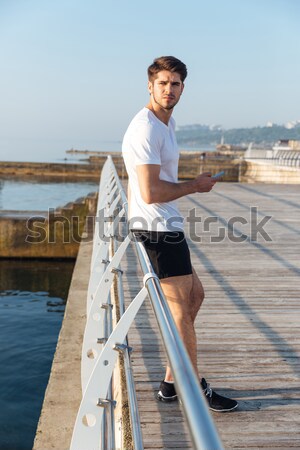 Sportler stehen Trinkwasser Pier ernst jungen Stock foto © deandrobot