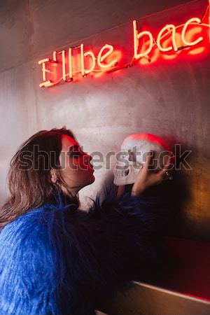 Csábító fiatal nő tart koponya dohányzás cigaretta Stock fotó © deandrobot