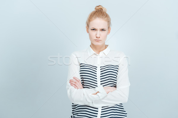 Boos vrouw armen gevouwen permanente geïsoleerd Stockfoto © deandrobot