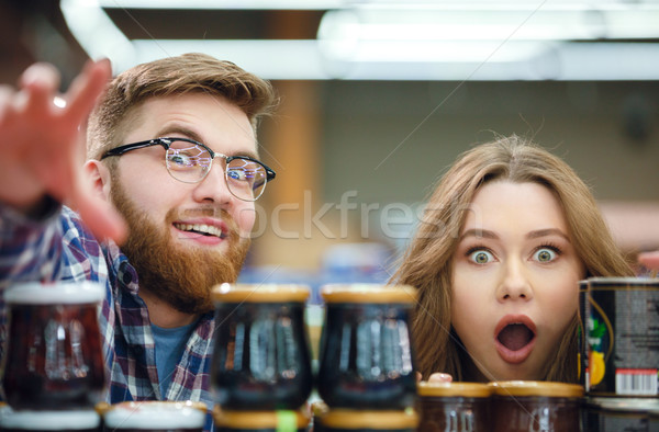 Cute para patrząc kamery twarze uśmiechnięta kobieta Zdjęcia stock © deandrobot