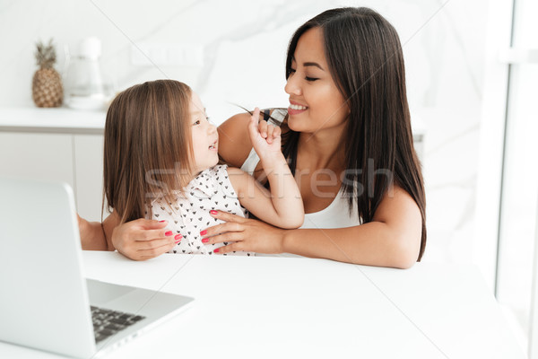 Wesoły mama mały cute asian dziewczyna Zdjęcia stock © deandrobot