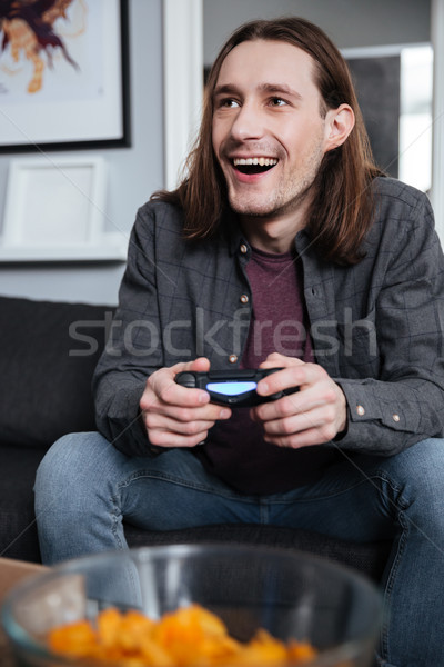 Foto stock: Sonriendo · hombre · jugar · juegos · palanca · de · mando · imagen