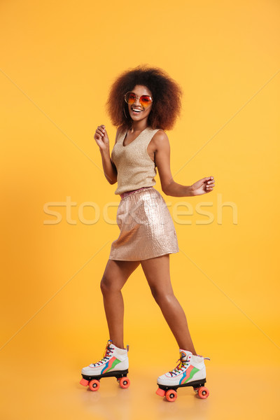 Portret vrolijk afro amerikaanse vrouw Stockfoto © deandrobot