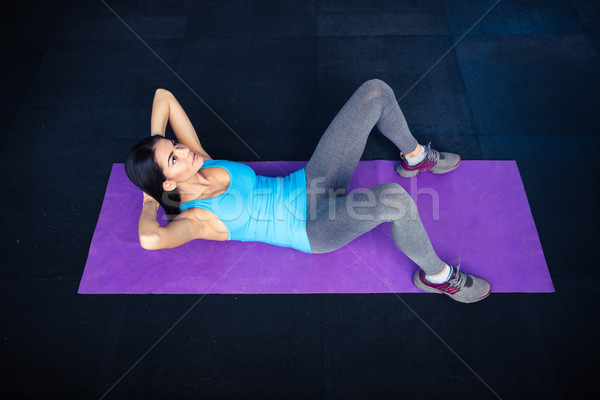 Foto stock: Estera · de · yoga · gimnasio · feliz · deporte · fitness