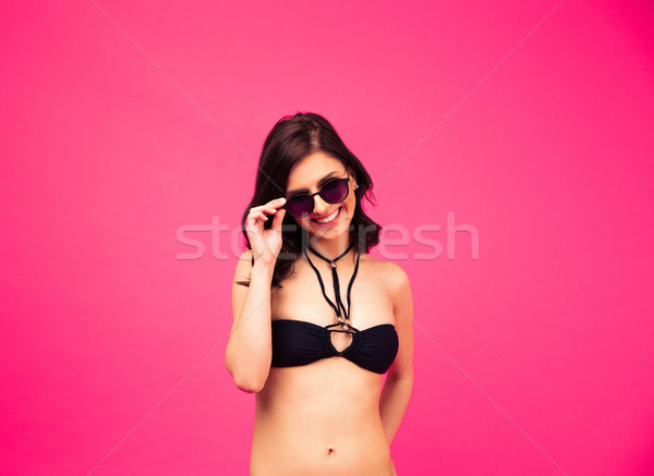 Femeie costum de baie roz ochelari de soare Imagine de stoc © deandrobot