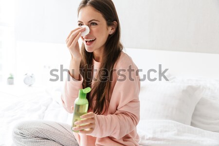 Uśmiechnięty piękna kobieta biały shirt bed patrząc Zdjęcia stock © deandrobot