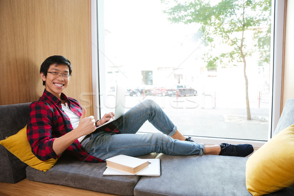 [[stock_photo]]: Asian · étudiant · utilisant · un · ordinateur · portable · Université · bibliothèque · séance