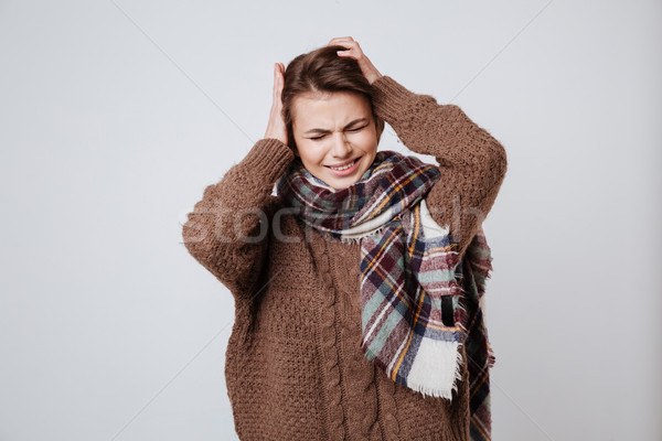 Foto stock: Mujer · suéter · bufanda · dolor · de · cabeza