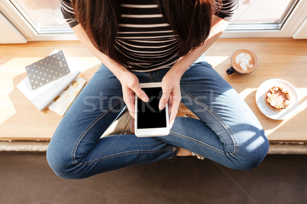Górę widoku asian kobieta parapet telefonu Zdjęcia stock © deandrobot