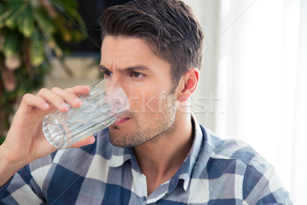 Hombre agua potable retrato joven casa luz Foto stock © deandrobot