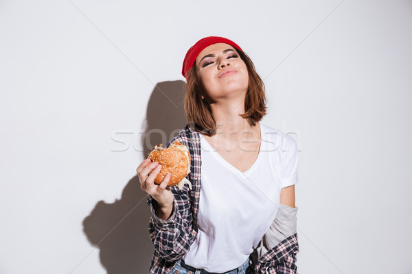 餓 年輕女子 吃 漢堡 圖片 襯衫 商業照片 © deandrobot