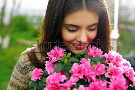 Foto stock: Mulher · jovem · rosa · flores · jardim · primavera · feliz