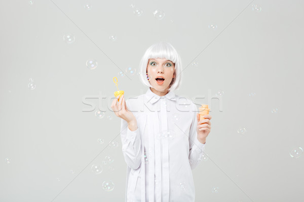 Boldog meglepődött fiatal nő buborékfújás fehér nők Stock fotó © deandrobot