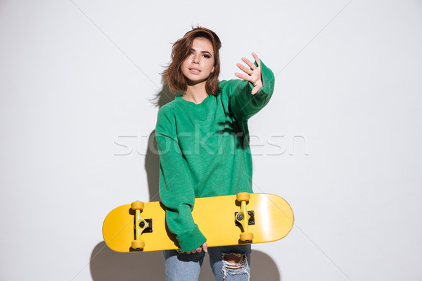 Schönen Skater Dame weiß Skateboard Bild Stock foto © deandrobot