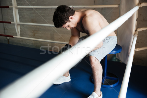 Stockfoto: Nadenkend · ernstig · man · vergadering · hoek · ring