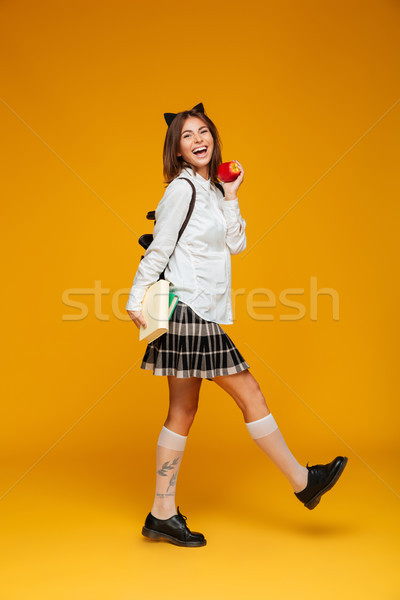 商業照片: 全長 · 肖像 · 快樂 · 女學生 · 制服 · 背包