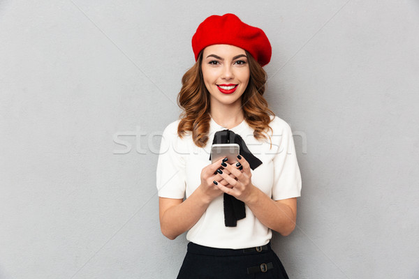 肖像 微笑 女學生 制服 手機 商業照片 © deandrobot