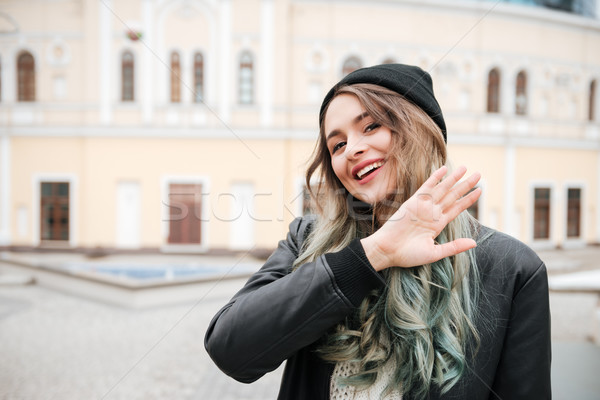 Stockfoto: Gelukkig · jonge · vrouw · lopen · straat · foto