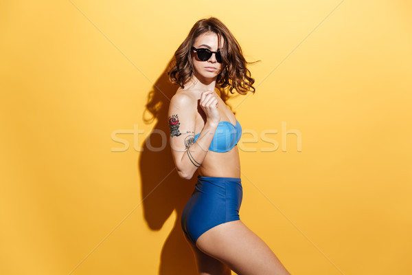 Stock fotó: Komoly · fiatal · nő · fürdőruha · izolált · kép · citromsárga