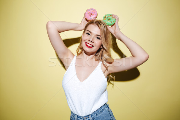 [[stock_photo]]: Jeunes · jolie · femme · lumineuses · lèvres · maquillage