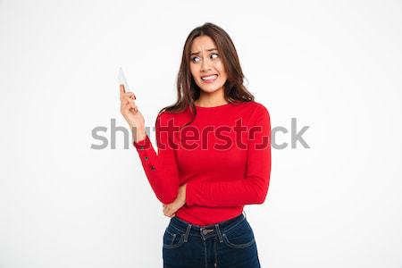 Uśmiechnięta kobieta broni fałdowy patrząc kamery portret Zdjęcia stock © deandrobot