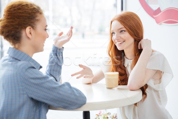 Stockfoto: Twee · glimlachend · vrouwen · drinken · koffie · cafe