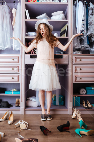 Mädchen Auswahl Schuhe Kleiderschrank jungen nachdenklich Stock foto © deandrobot