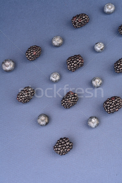 Heidelbeeren isoliert Bild Mischung blau Tabelle Stock foto © deandrobot
