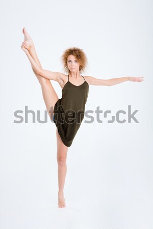 Flexibil femeie prezinta izolat alb Imagine de stoc © deandrobot