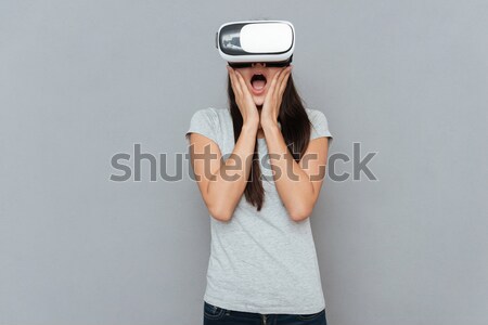 Gritando jóvenes dama virtual realidad Foto stock © deandrobot