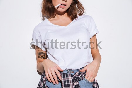 Imagen dama cigarrillo blanco camiseta pie Foto stock © deandrobot