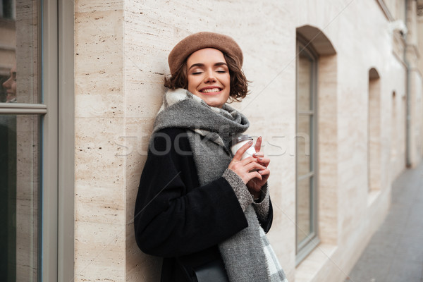 Porträt erfreut Mädchen Herbst Kleidung halten Stock foto © deandrobot