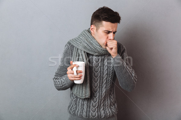 Chorych człowiek sweter szalik kubek Zdjęcia stock © deandrobot