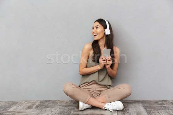 ストックフォト: 肖像 · 幸せ · アジア · 女性 · 座って · 階