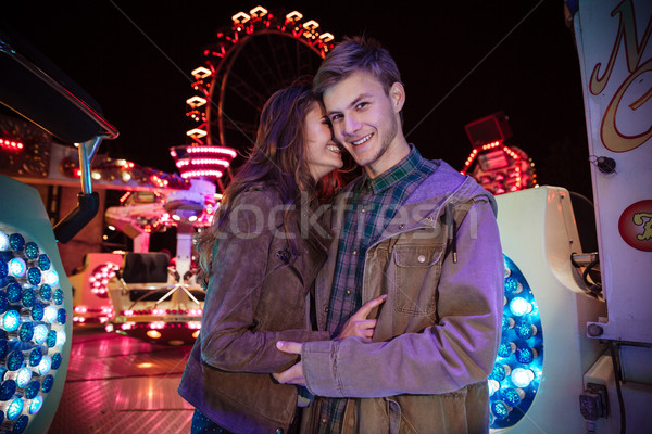 Foto stock: Feliz · casal · risonho · parque · de · diversões