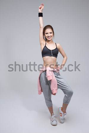 Sterke fitness vrouw tonen geïsoleerd witte Stockfoto © deandrobot