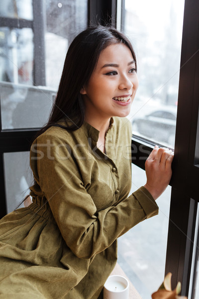 驚人 亞洲的 年輕 女士 坐在 咖啡館 商業照片 © deandrobot
